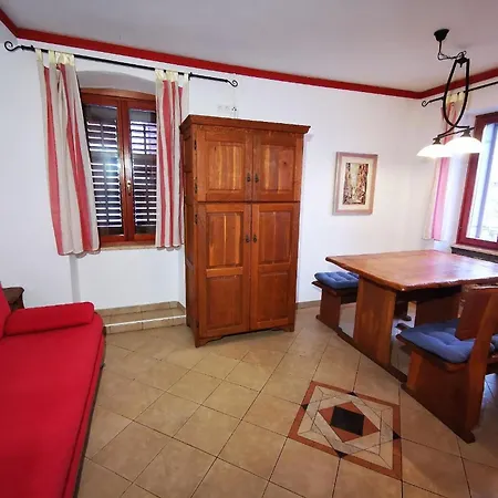 Lägenhet In Mit Terrasse Und Meerblick Rovinj